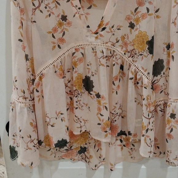 Sun & Shadow. Size Small. Sheer Flowy Top. - Picture 4 of 7